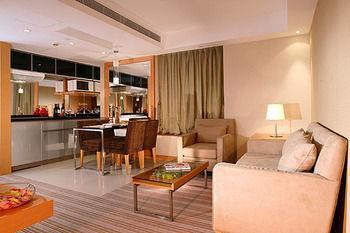 Two Macdonnell Road 4* 香港