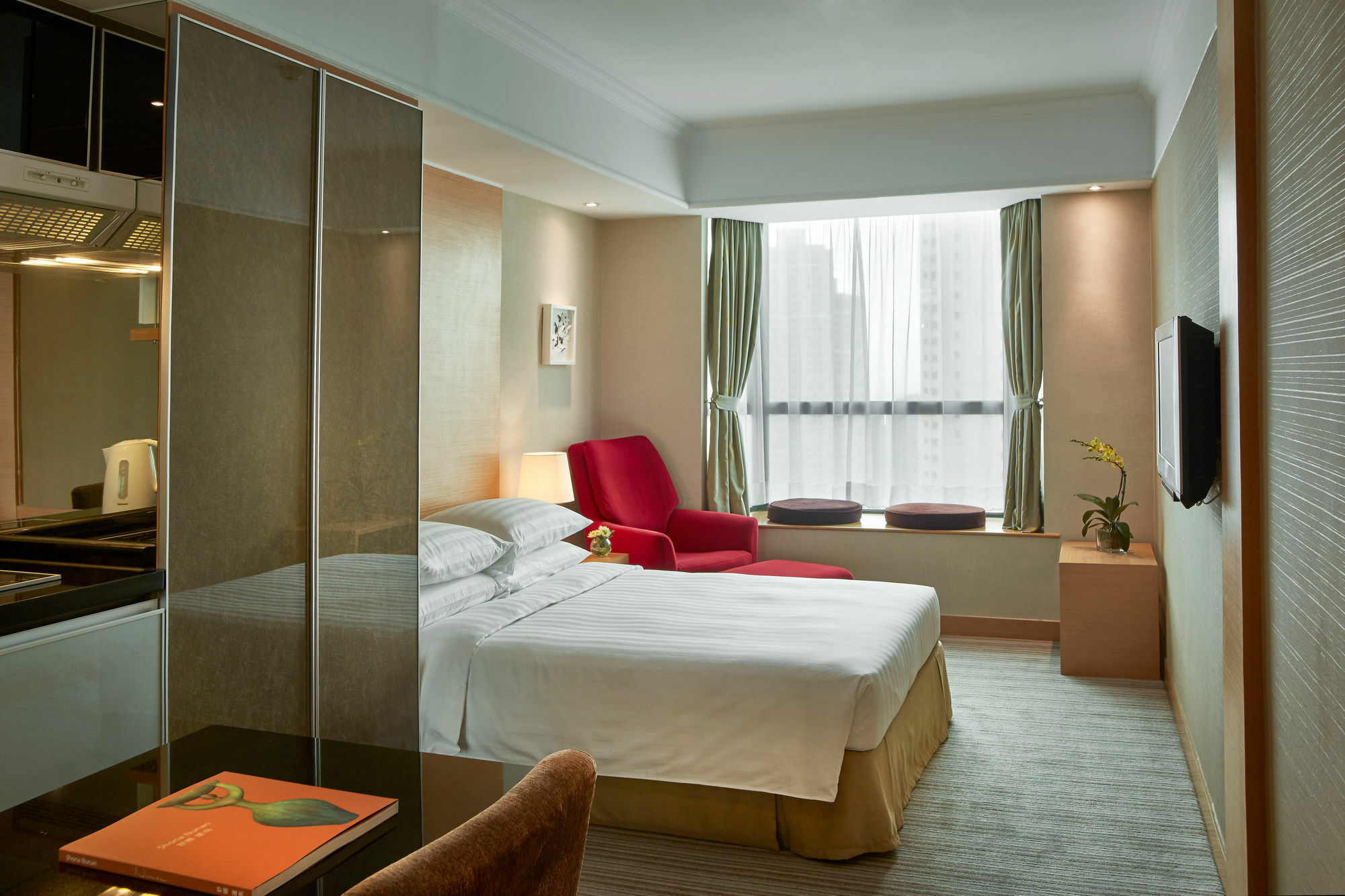 Two Macdonnell Road 公寓式飯店 4*
